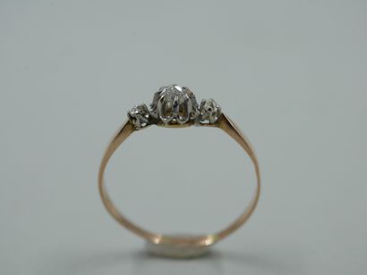 null 18k yellow gold ring set with three rose-cut diamonds. PB : 1,5gr. TDD 54.