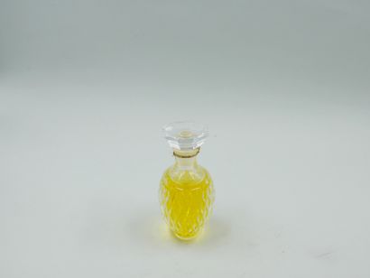 null NINA RICCI "Capricci", Lalique France crystal bottle, diamond point model. Dummy....