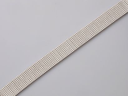null 18k white gold bracelet with flexible links paved with brilliant-cut diamonds....