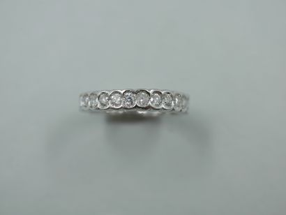null 
American wedding ring in 18k white gold with diamonds. PB :4,50gr. TDD 53....
