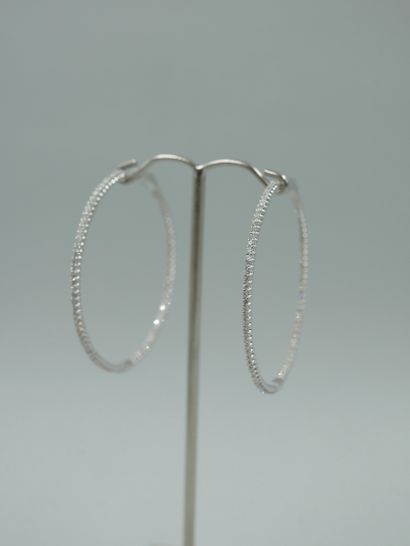 null Pair of 18k white gold hoop earrings set with diamonds. PB : 10,80gr. Diameter...