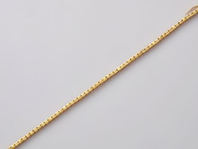 null Line bracelet in 18k yellow gold set with yellow sapphires for 2,50cts approximately....
