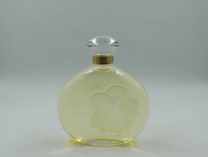 null NINA RICCI " Fleur de fleurs ", crystal bottle signed " Lalique France ". Body...