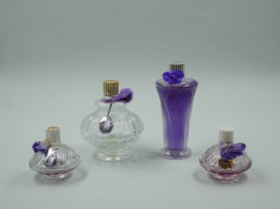 null BERDOUES « Violettes de Toulouse », Lot comprenant 4 flacons environ, dont un...