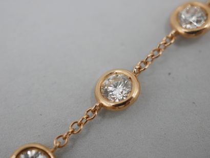 null Bracelet en or jaune 18k ponctué de diamants en serti clos pesant au total 4cts...