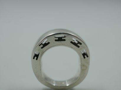 null HERMES Paris. Ring in silver 925/00 with a frieze of letters "H" on the edge....