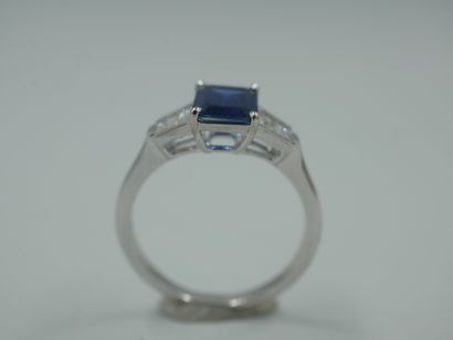 null An 18k white gold Art Deco ring set with an emerald-cut sapphire of 1.50cts...