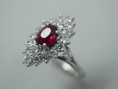 null Platinum marquise ring centered on a ruby in a diamond setting. PB 5,70 gr.
