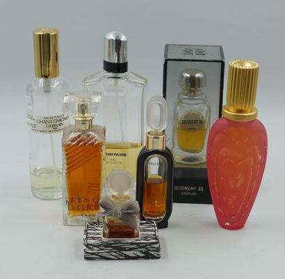 null Lot including : 

- CHANEL " N°5 "

Perfume extract bottle, capacity 6ml + titled...