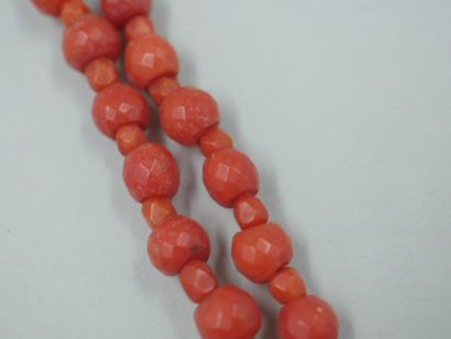 Necklace with faceted coral beads, yellow...