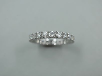 null American wedding band in 18k white gold set with twenty-two brilliant-cut diamonds,...