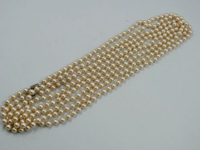 null Long necklace made of fantasy pearls imitating cultured pearls. Clasp in silver...