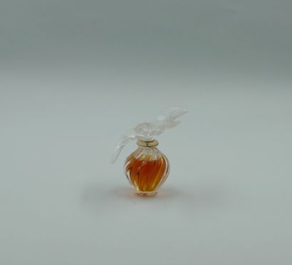 null NINA RICCI " L'air du Temps ", crystal bottle. Twisted body, stopper with two...