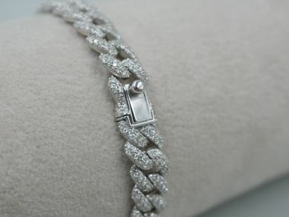 null Bracelet gourmette en or blanc 18k entièrement pavé de petits diamants taille...