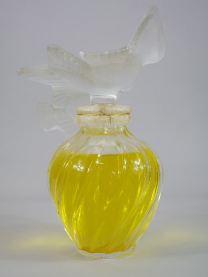 null NINA RICCI " L'air du Temps ", Giant decorative bottle in crystal, dummy. Twisted...