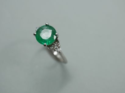 null 18k white gold ring set with a 2.01cts natural round emerald and 0.20cts of...