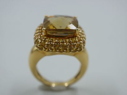 null An 18k yellow gold ring set with a briolette-cut quadrangular citrine in a paved...