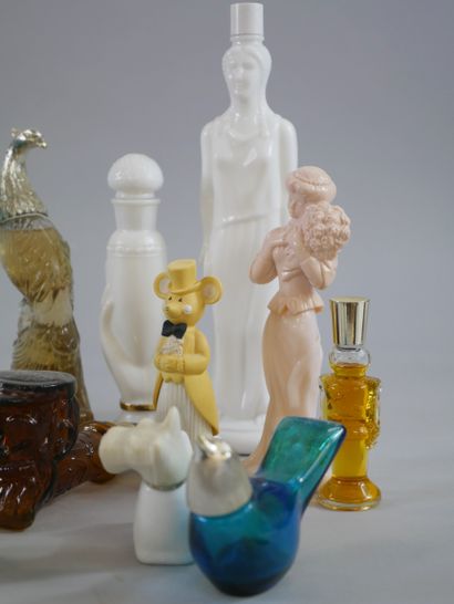 null Important lot AVON PARFUMEUR of about 30 bottles of toilet water figurines,...