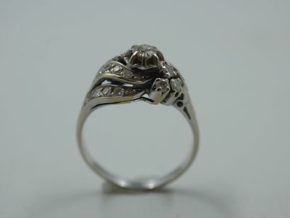 null 18k white gold ring set with diamonds. Period 1950. PB : 3,80gr. TDD : 53.
