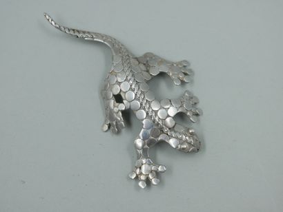 null Brooch salamander in silver. Weight : 7,50gr.