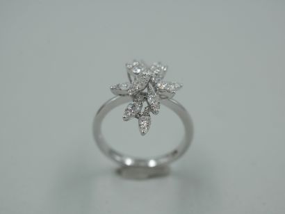null Ring "Flocon" in 18k white gold set with brilliant-cut diamonds. PB: 3,87grTD:...