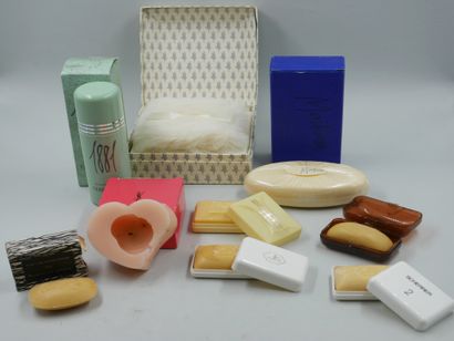 null Lot including: 

- CARVEN "Ma Griffe" (My Claw)

Bottle of perfume of toilet,...