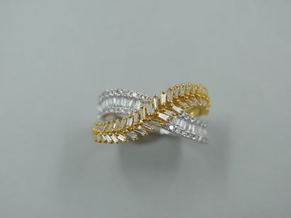 null 18k white and yellow gold interlacing ring with two bands set with baguette-cut...