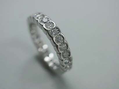 null 
American wedding ring in 18k white gold with diamonds. PB :4,50gr. TDD 53....