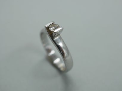 null Solitaire ring in 14k white gold with a diamond of 0,15cts. PB : 3gr. TDD :...
