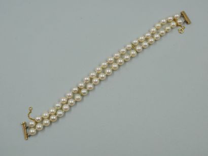 null Bracelet en or jaune 18k à deux rangs de perles de cultures. Fermoir or jaune...