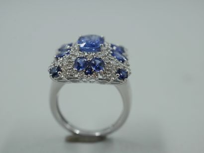 null An 18k white gold ring with a square bezel, set with a 2.20ct sapphire in a...