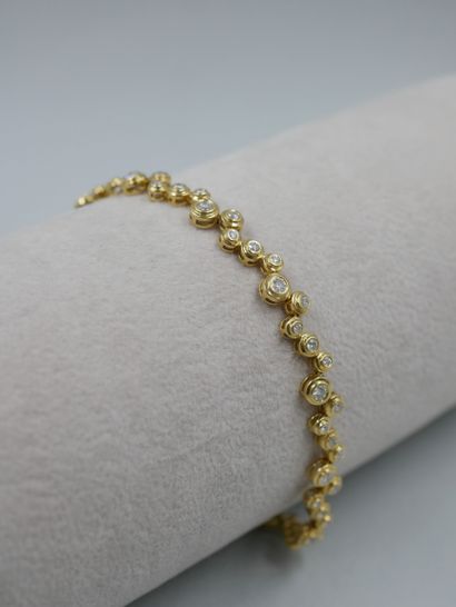 null Zig-Zag bracelet in 18k yellow gold set with brilliant-cut diamonds for about...