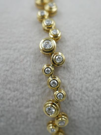 null Bracelet Zig-Zag en or jaune 18k serti de diamants taille brillant en serti...