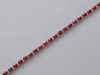 null Line bracelet in 18k white gold set with oval rubies for a total weight of about...