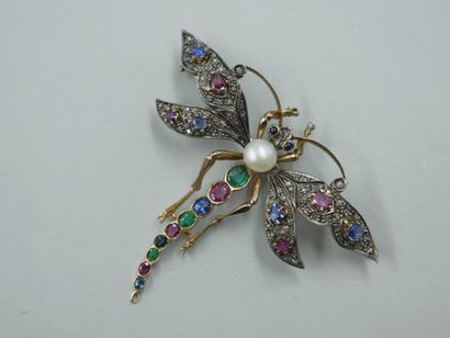 null 18k gold and silver brooch featuring a dragonfly set with a pearl on the abdomen,...
