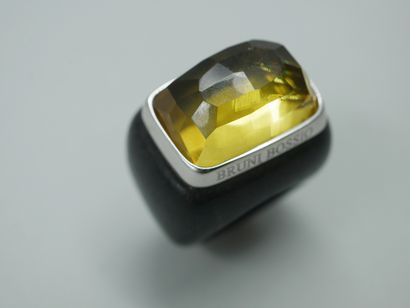 null BRUNI BOSIO. Important ebony ring topped by a faceted citrine. TDD : 54.