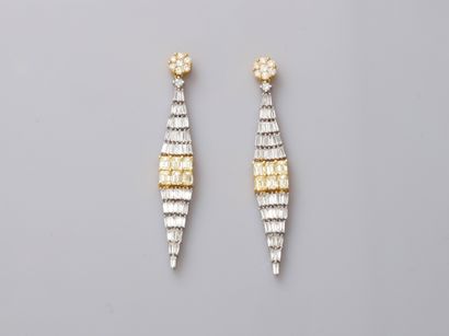 null Pair of 18k white and yellow gold earrings entirely paved with baguette-cut...
