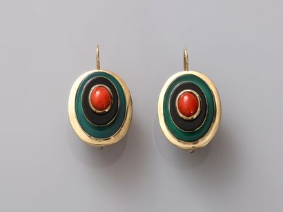 null A pair of 9k yellow gold oval earrings set with a green agate topped by an onyx...
