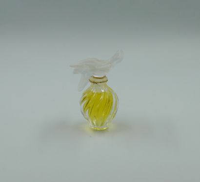 null NINA RICCI " L'air du Temps ", crystal bottle, dummy. Twisted body, stopper...