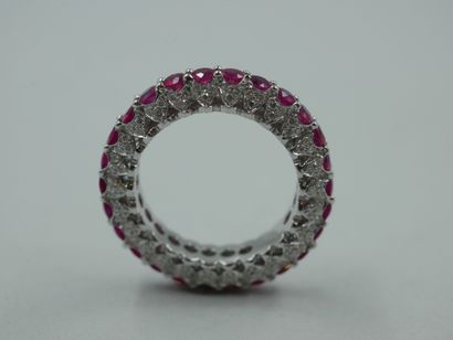 null American wedding band in 18k white gold set with rubies and small brilliant-cut...