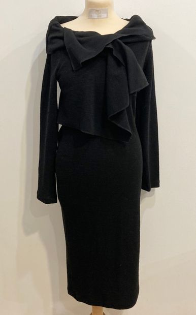 null Lot 3 robes comprenant : - SONIA RYKIEL. Robe noire en lainage, probablement...