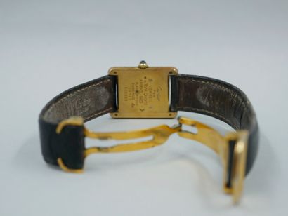 null CARTIER Paris, Montre bracelet modèle Tank, le boitier en vermeil, le cadran...