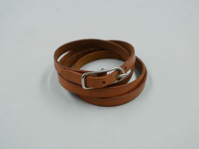 null HERMES Paris. Bracelet "Hapi 3" en cuir marron clair, fermoir boucle en métal...