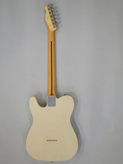 null Anonymous Solidbody electric guitar model Telecaster Blonde finish. 

Good condition,...