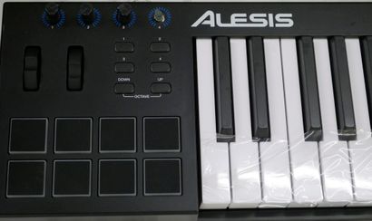  ALESIS synthesizer. 
Seems to be in good condition. 
(Not tested)