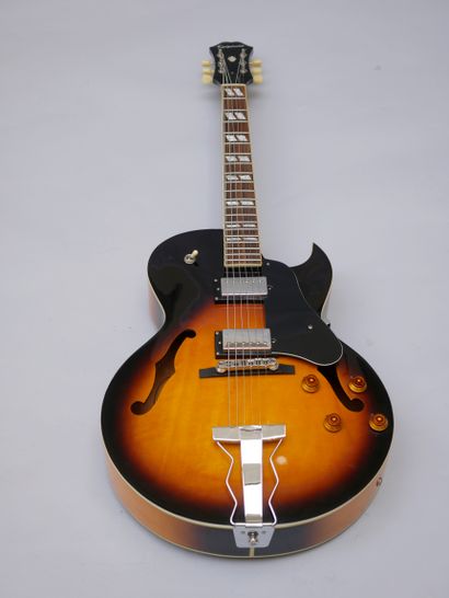 null Epiphone Hollowbody guitar model ES 175-VS. 

Nice condition, original case,...