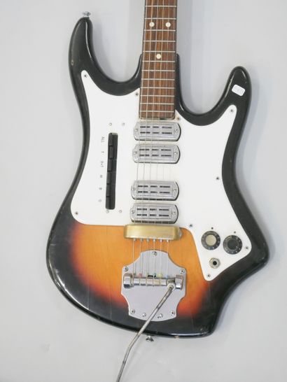 null Guitare électrique de marque Crucianelli modèle Elli sound date probable 1962....