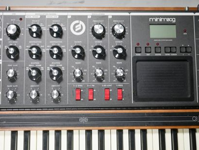 null 
MOOG Minimoog Voyager XL synthesizer. 





Good condition.



Tested, with...
