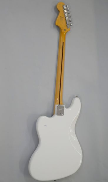 null Guitare électrique Solidbody Baryton de marque Squier by Fender, modèle Bass...