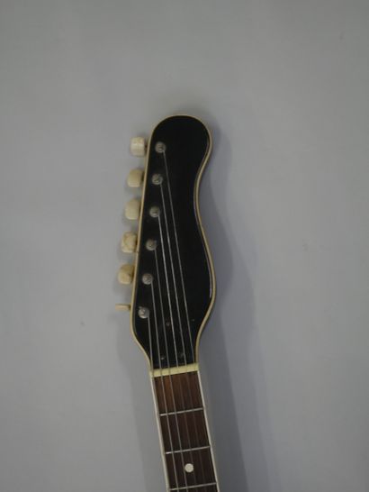 null Crucianelli electric guitar Elite model.

Sold as is.



All instruments can...